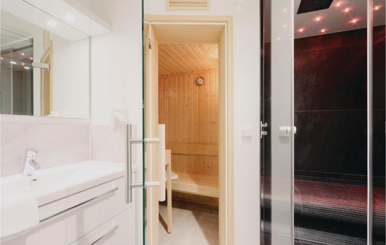 Lovely Apartment In Luebeck Travemuende With Sauna エクステリア 写真